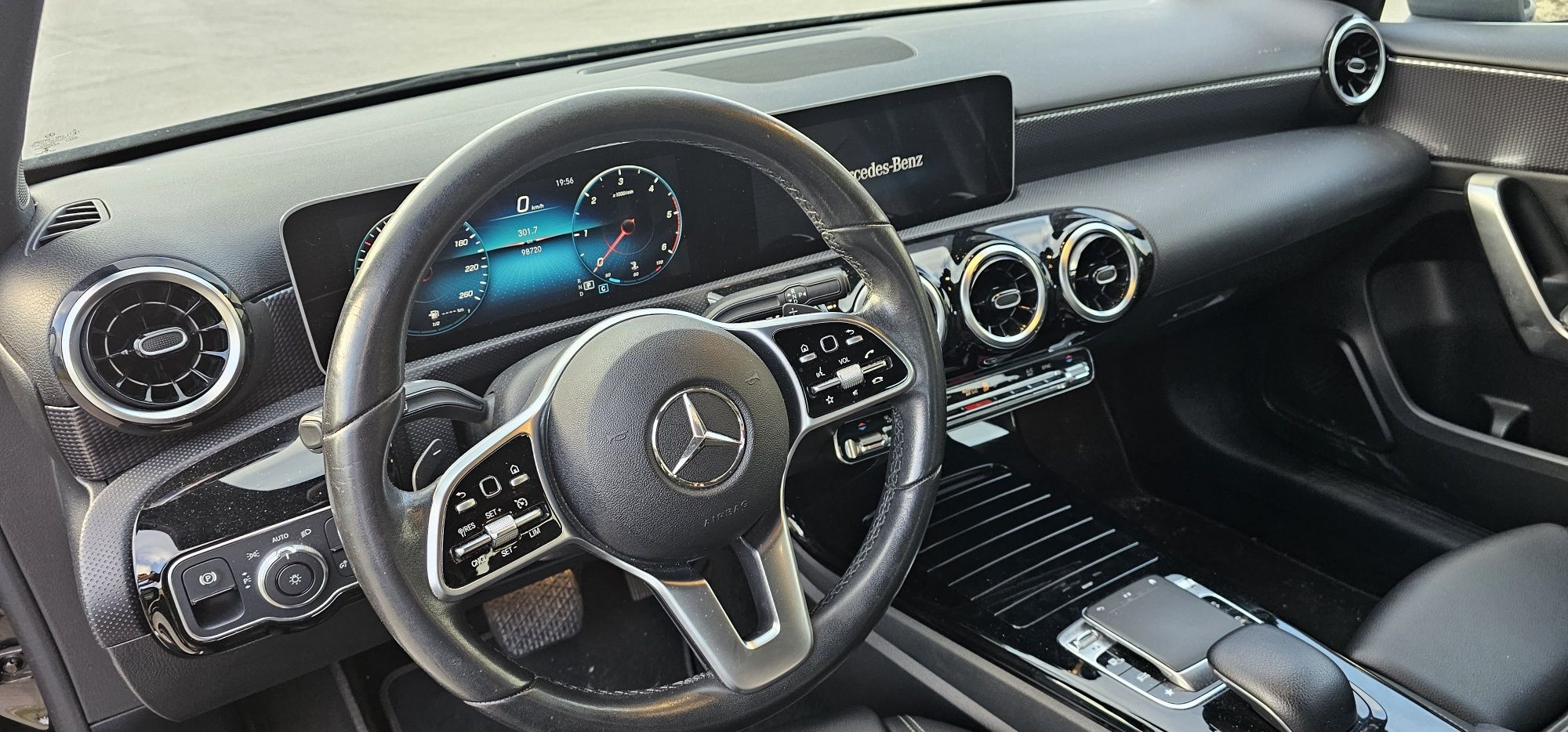 Mercedes classe A 180d  com 98mil km como novo. Interior Amg,