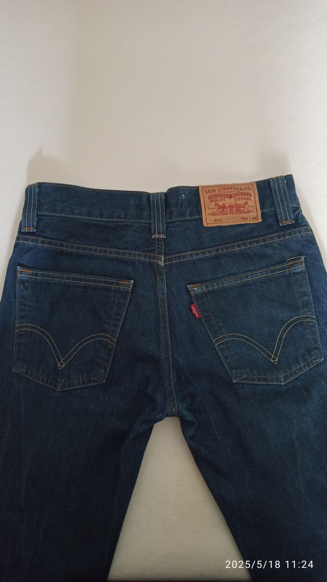 Calças Levis modelo 511 Slim
