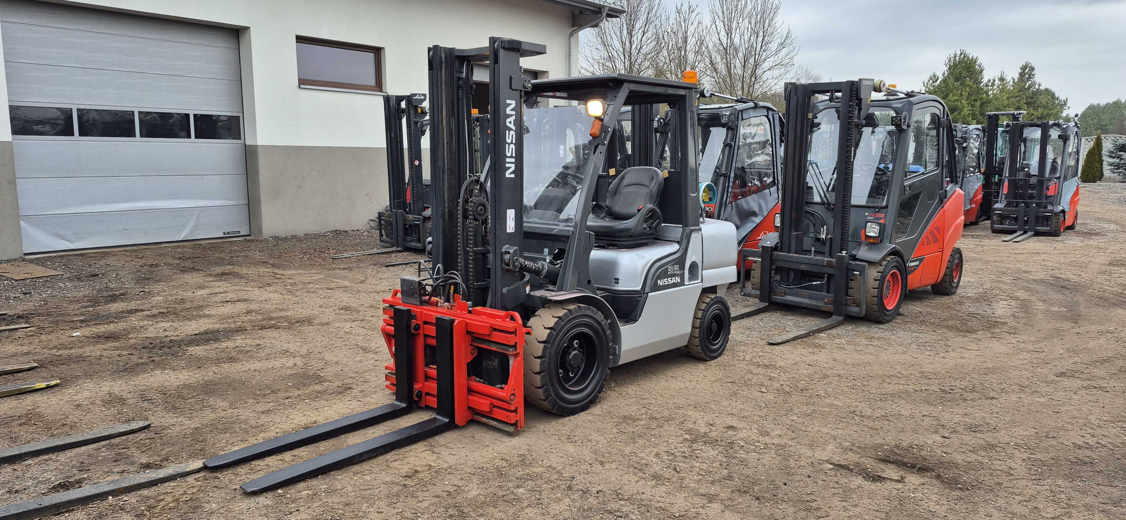 Nissan UGL35 - Udźwig 3500 kg - Pozycjoner 202/55cm. Przebieg 4435 MTH