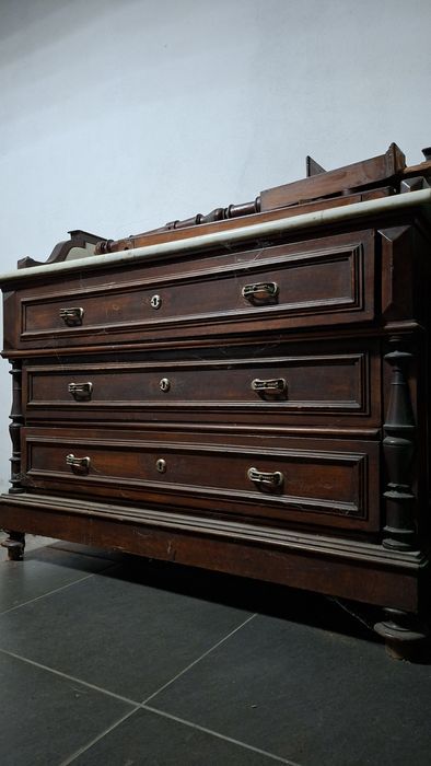 Cómoda antiga para restauro