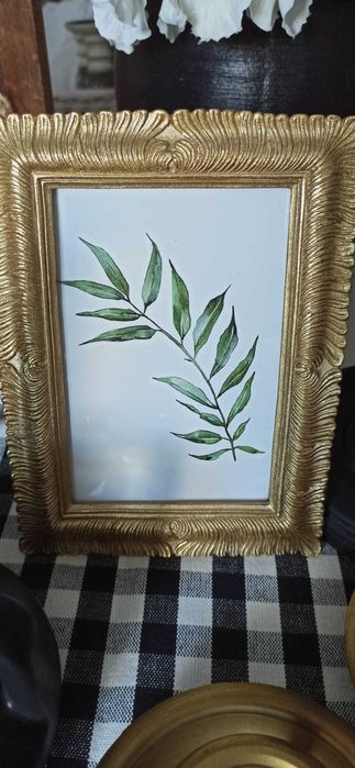 Złota ramka z motywem liścia / ramka dekoracyjna w stylu klasycznym