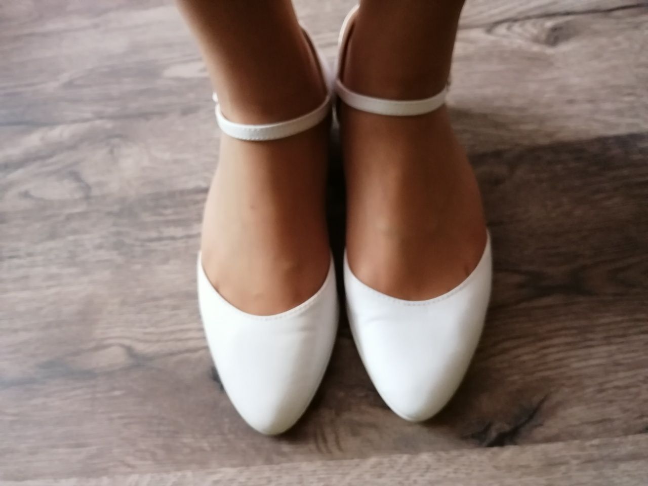 Białe buty ślubne polskiej firmy Witt