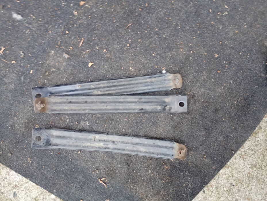 Suzuki Swift MK7 wspornik płyty  belki przód