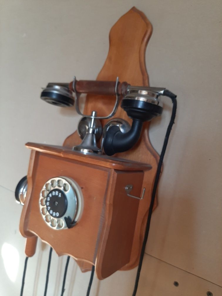 Телефон деревянный
