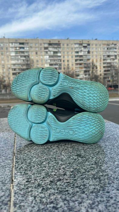 #2769 Nike LeBron Witness V [US 9 |27 cm]