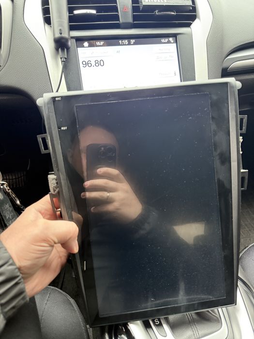 Магнітола Тесла-стайл на Ford Fusion