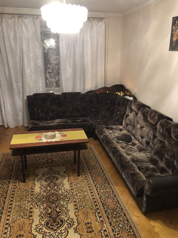 Подобово трикімнатна квартира, Документи,