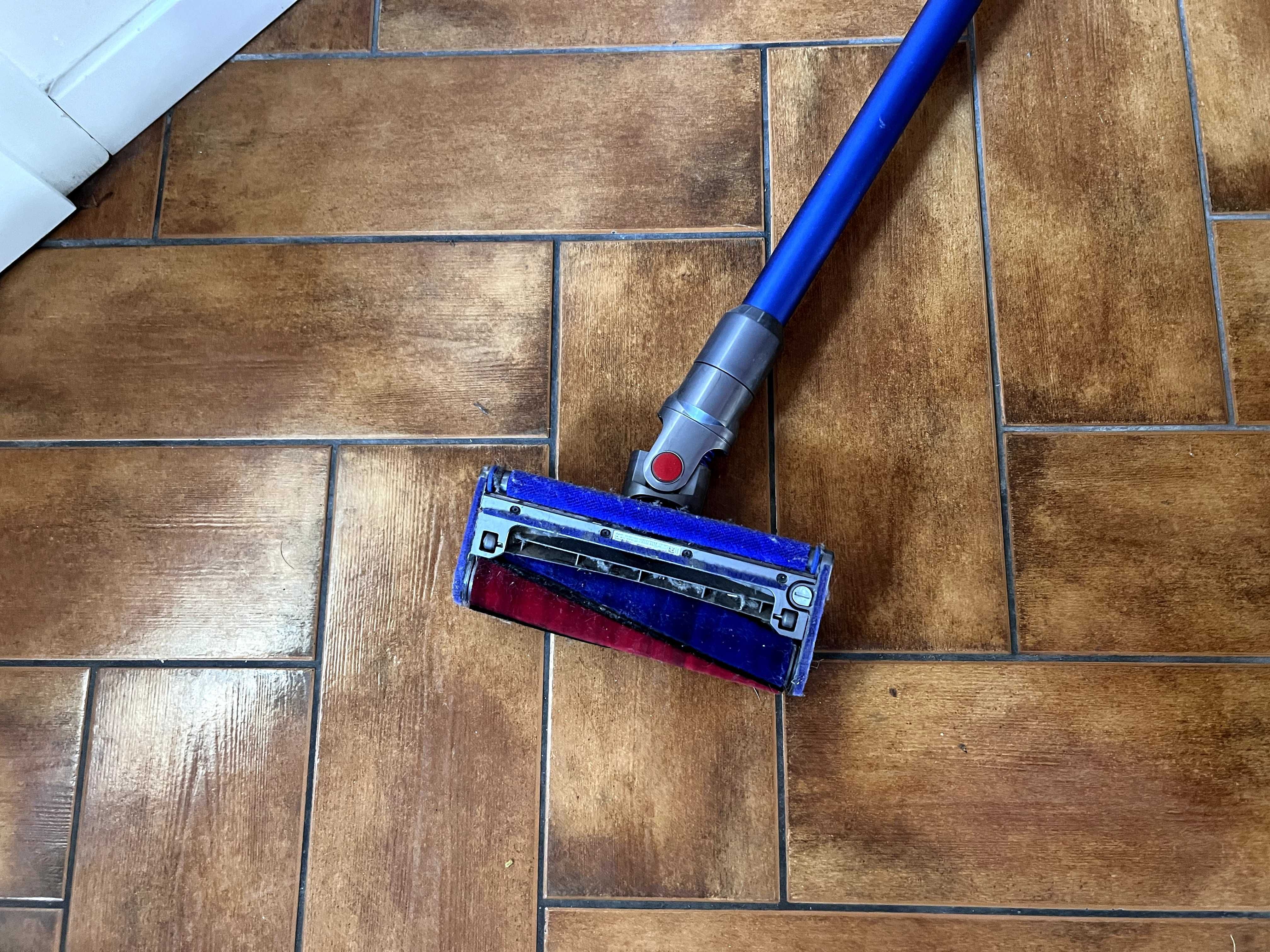 Odkurzacz Dyson SV17 plus akcesoria