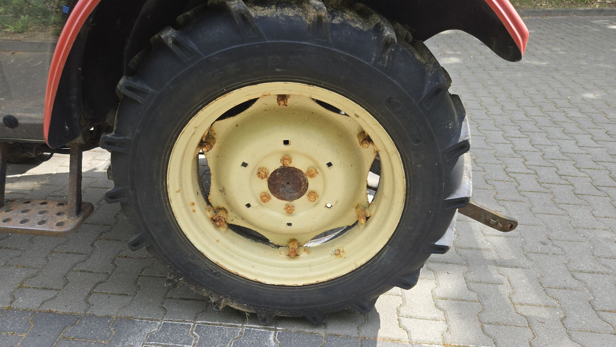 Prokmar DF-304 – ciągnik 4x4 z kabiną, 30 KM