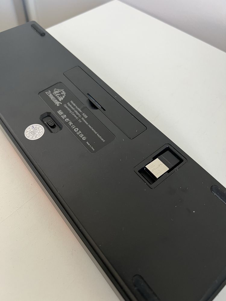 Klawiatura mechaniczna 60% bezprzewodowa - red switch