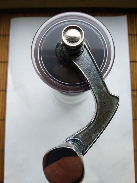 Млинок механічний. Керамічний  Kamille KM 7026