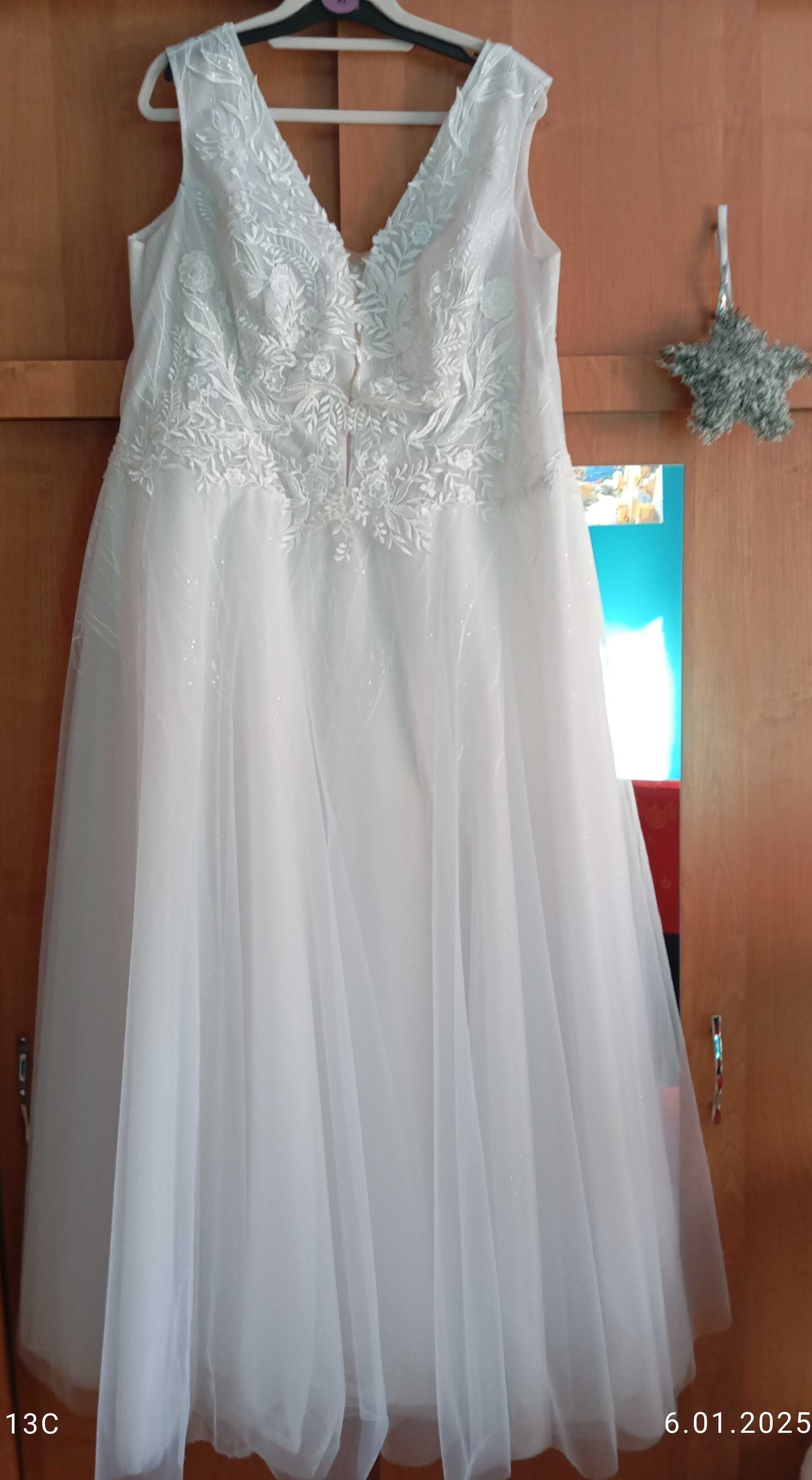 Suknia ślubna plus size