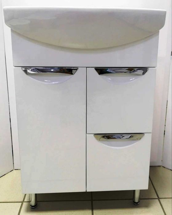 Керамічна раковина Церсаніт у комплекті з тумбою високої якості.