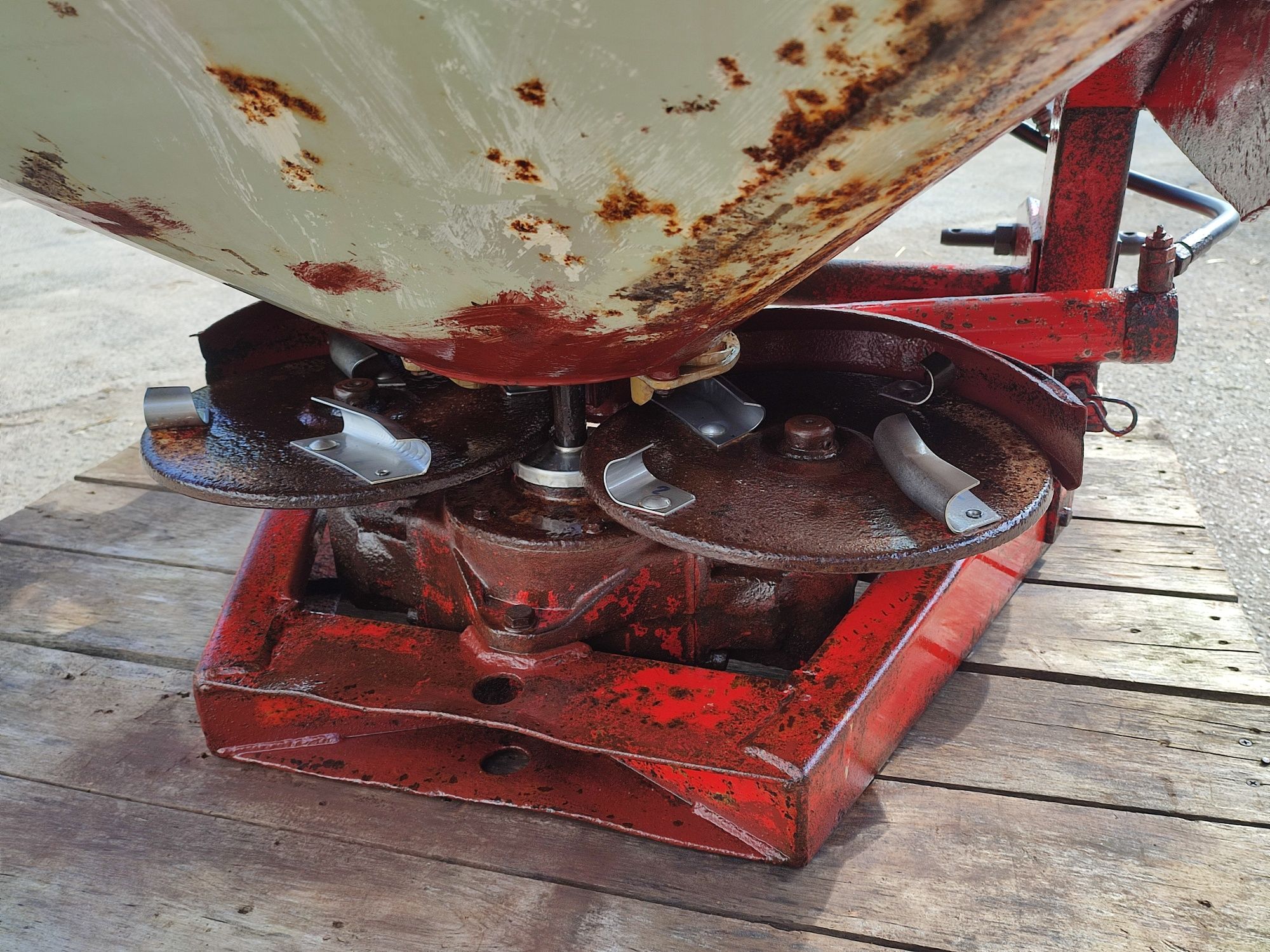 Rozsiewacz nawozu rauch komet zs/1000 N,kuhn mds , Amazone 902 Niemcy