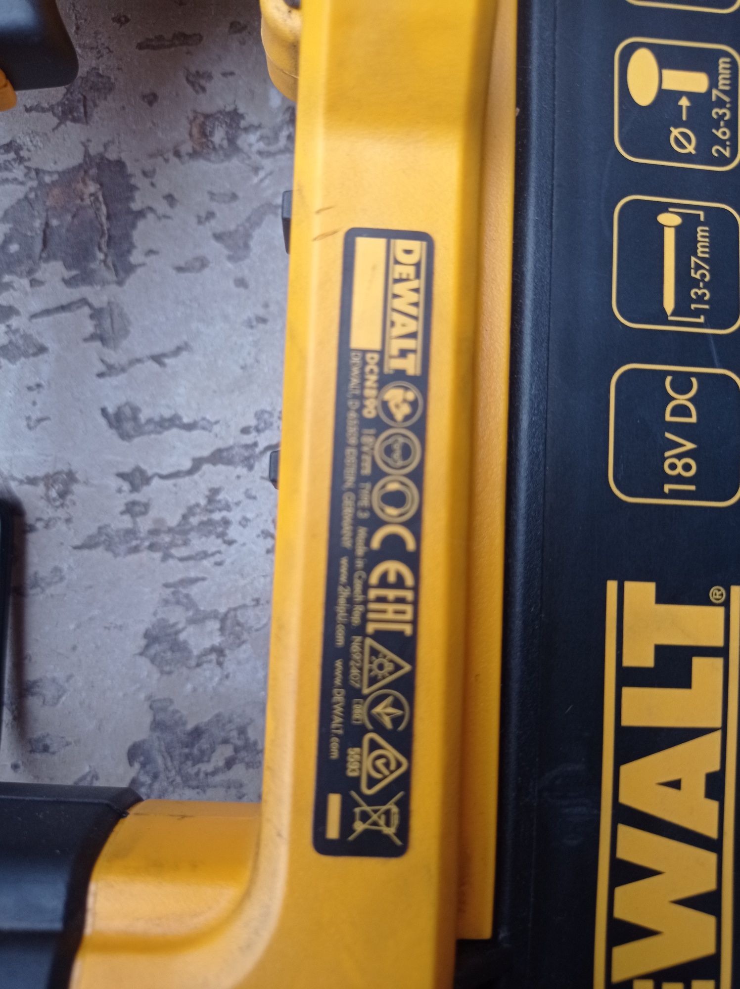 DeWALT DCN890 пистолет акамуляторный по бетону и металу