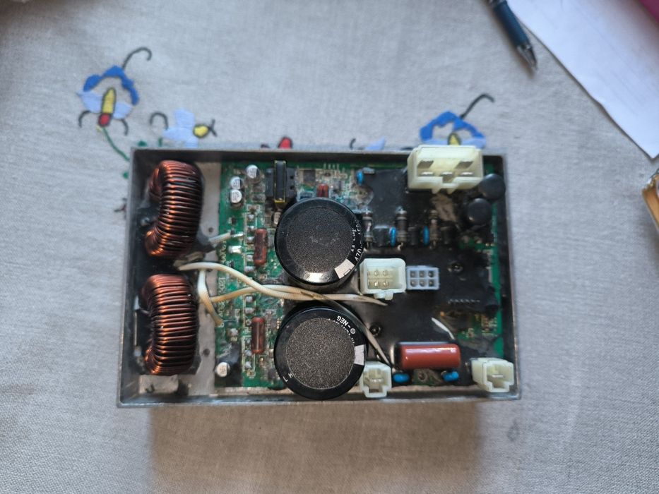 Продам плату для інверторного генератора. Не працює.