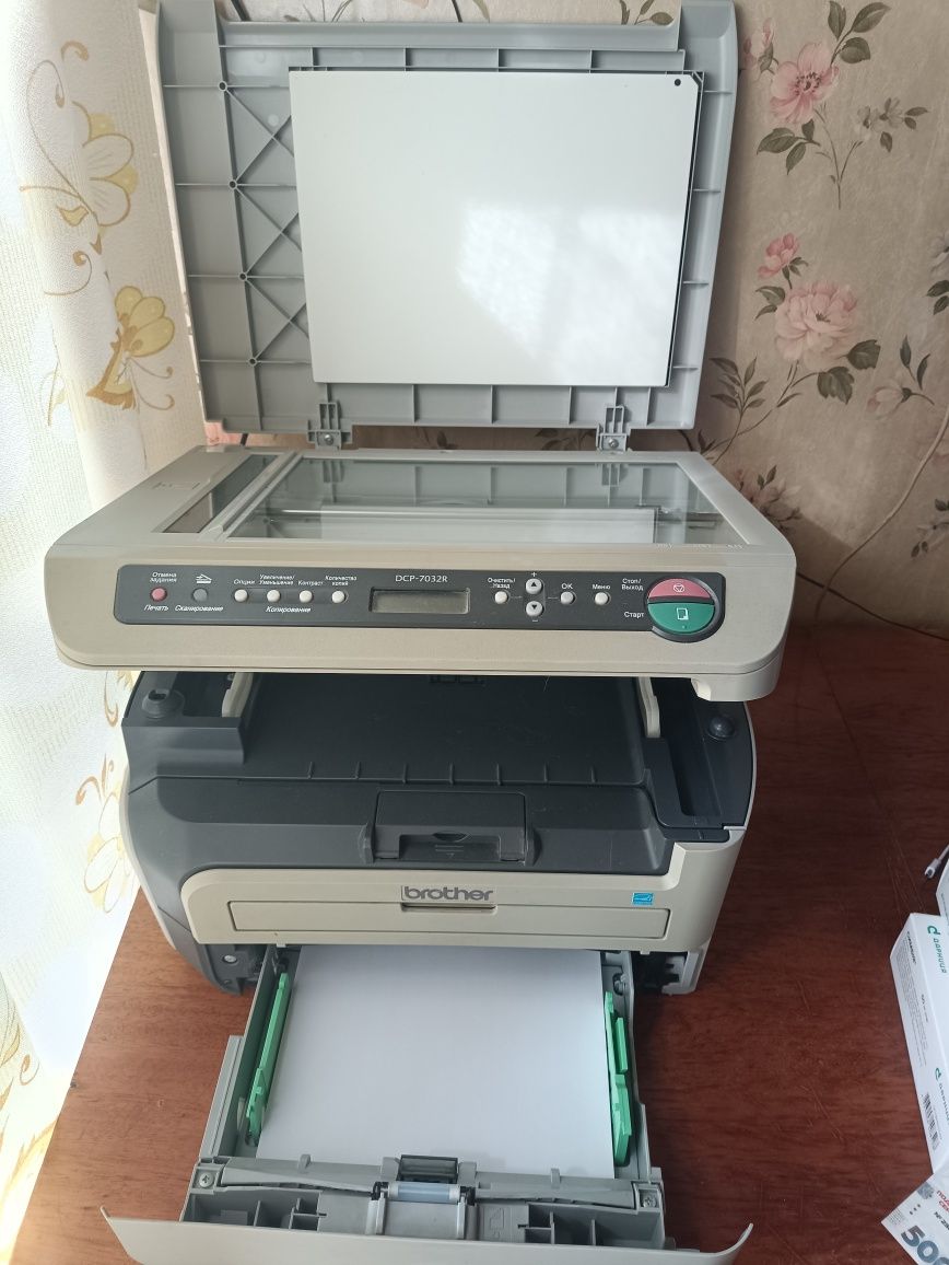 МФУ Brother DCP 7032R