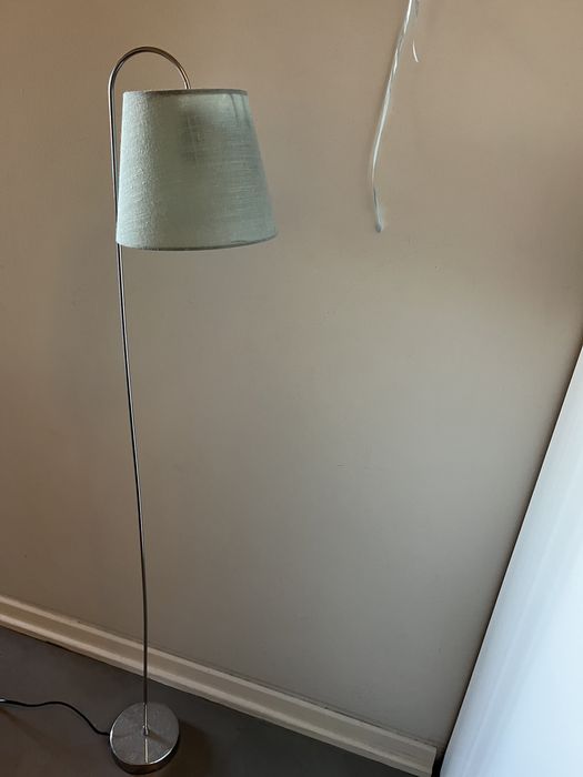 3 candeeiros com abajur