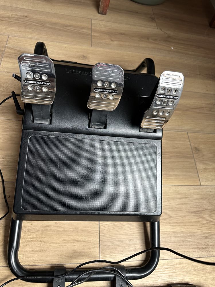 Thrustmaster T300 z Fotel Next Level Racing simracing