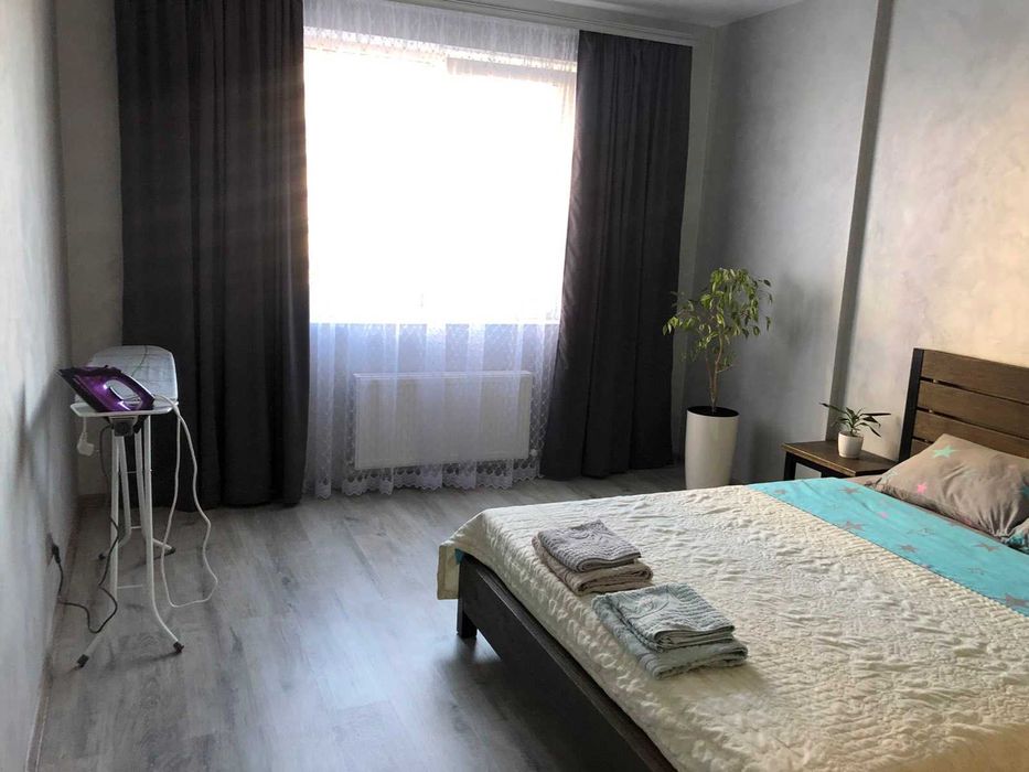 Подобово 1,5 кімнатна квартира на Озерній