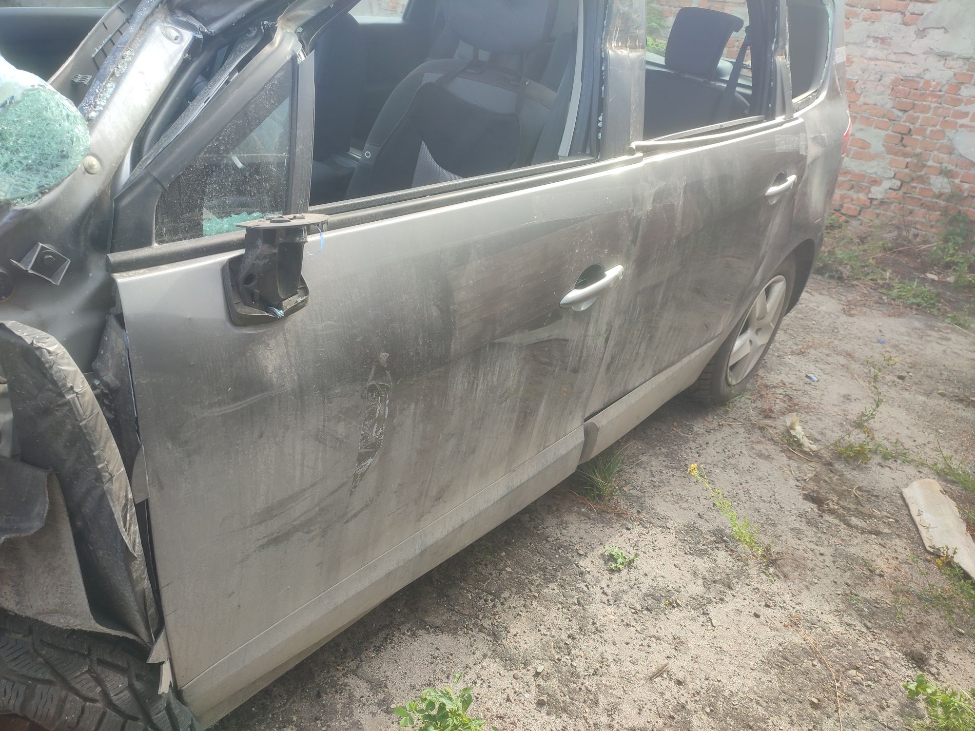 Renault Grand Scenic 2012 рестайл після ДТП