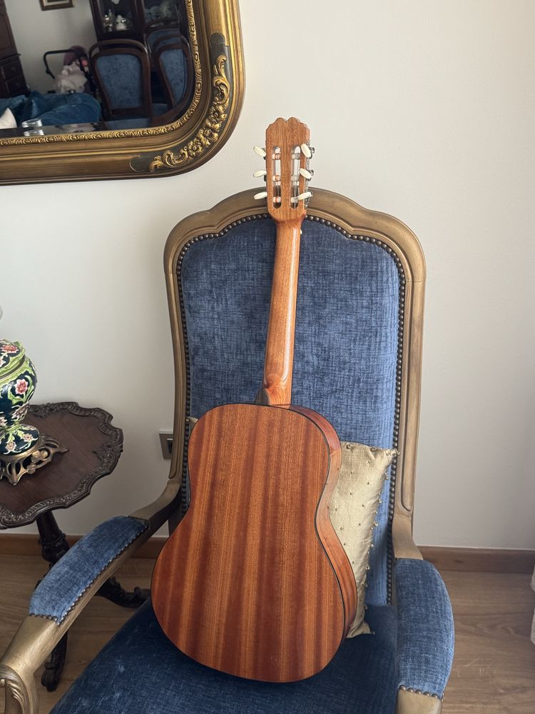 Guitarra Admira 3/4 para crianças dis 8 aos 12 anis.