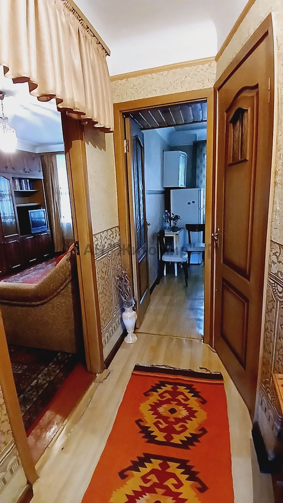 Продається 1-кімнатна квартира в центрі, 1 поверх, фасад