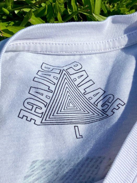 T-Shirt Palace Skateboards Branca Logo Verde e Amarelo