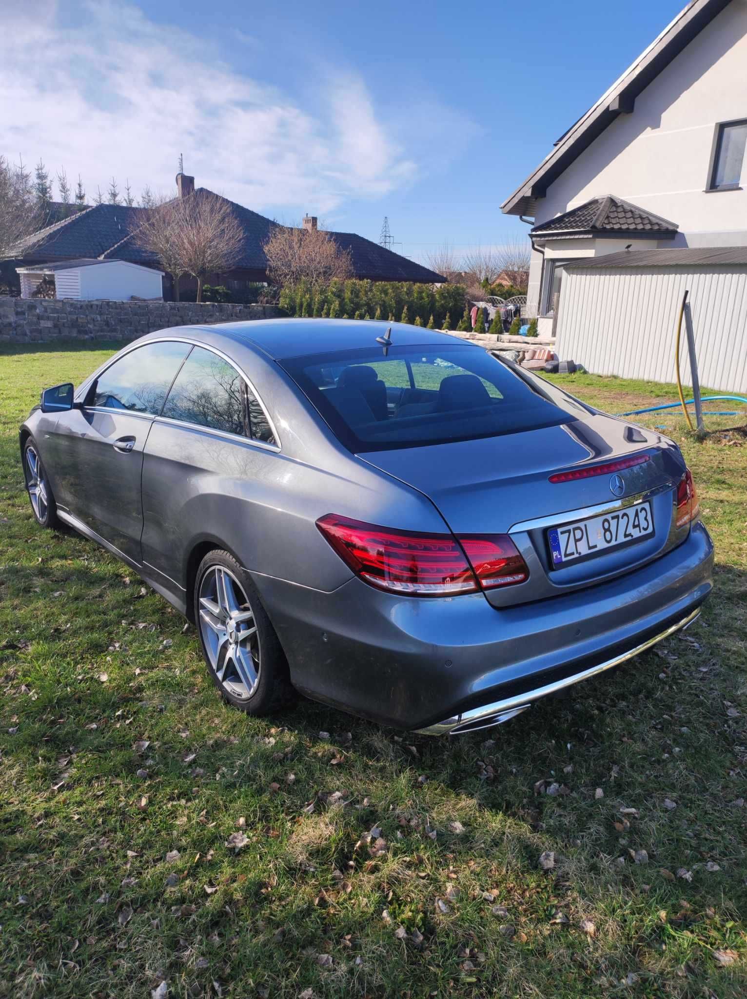 Mercedes_Benz E Klasa w207 coupe AMG