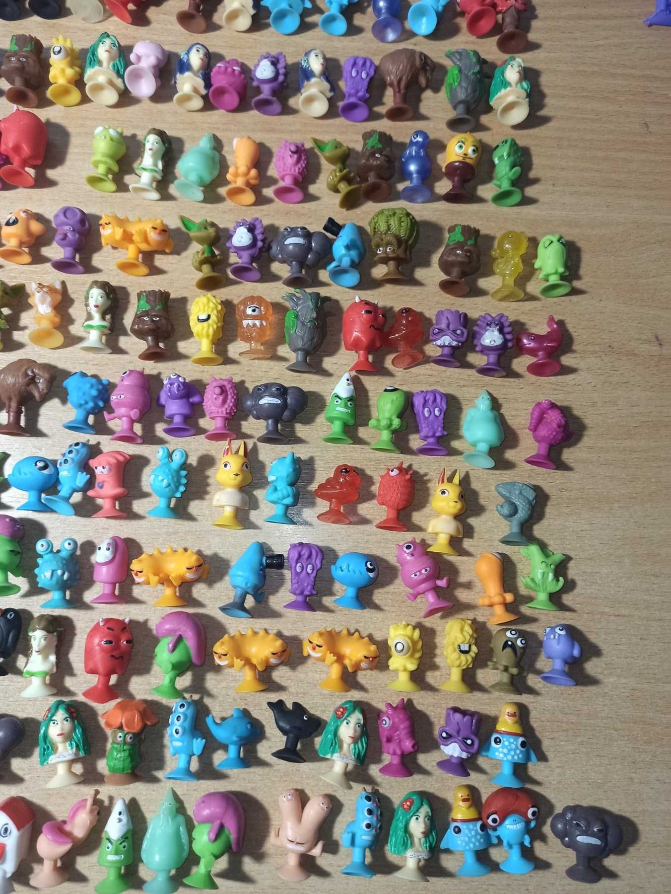 Стікез  Stikeez 320 штук