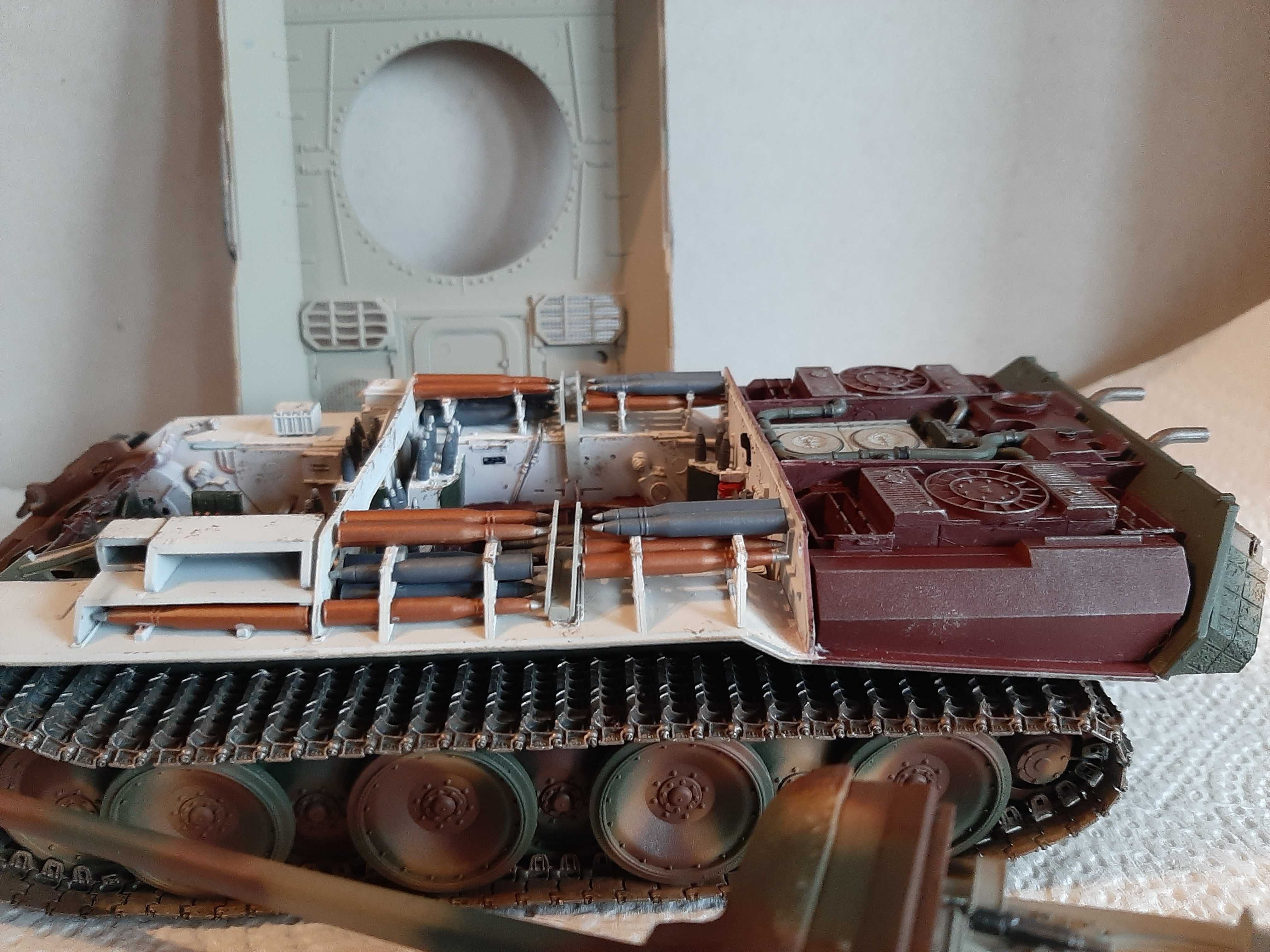 Panther D z wnetrzem skala 1/35.