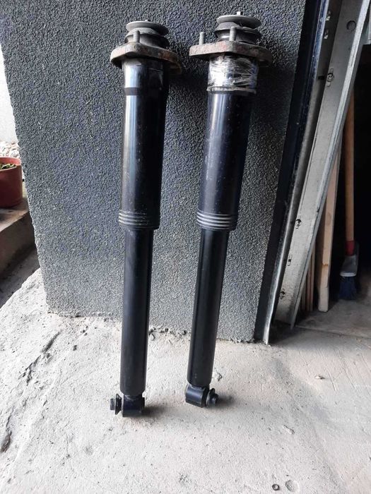 Стойки задні Range Rover 2шт, одна 4000тис грн 2002-2010р.