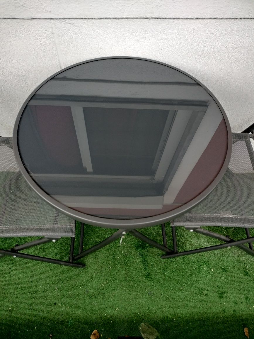 Mesa de jardim con cadeiras