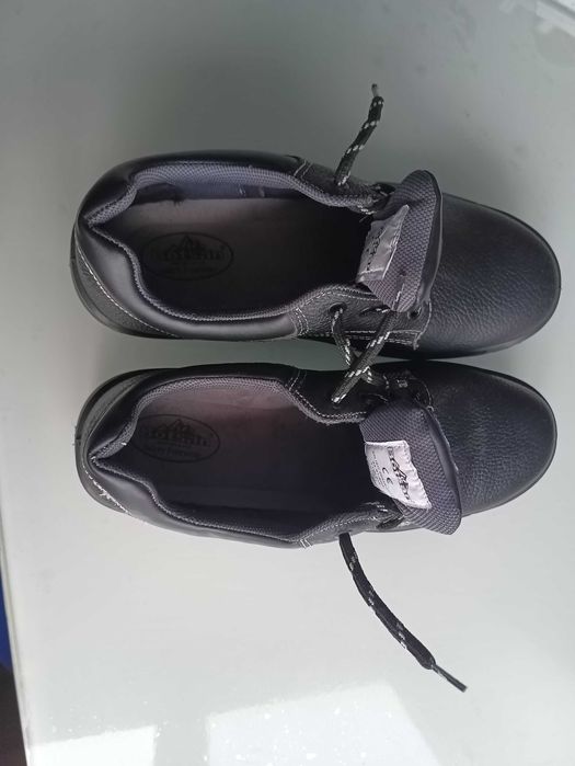 Полуботинки  захіщенні. 43 р.