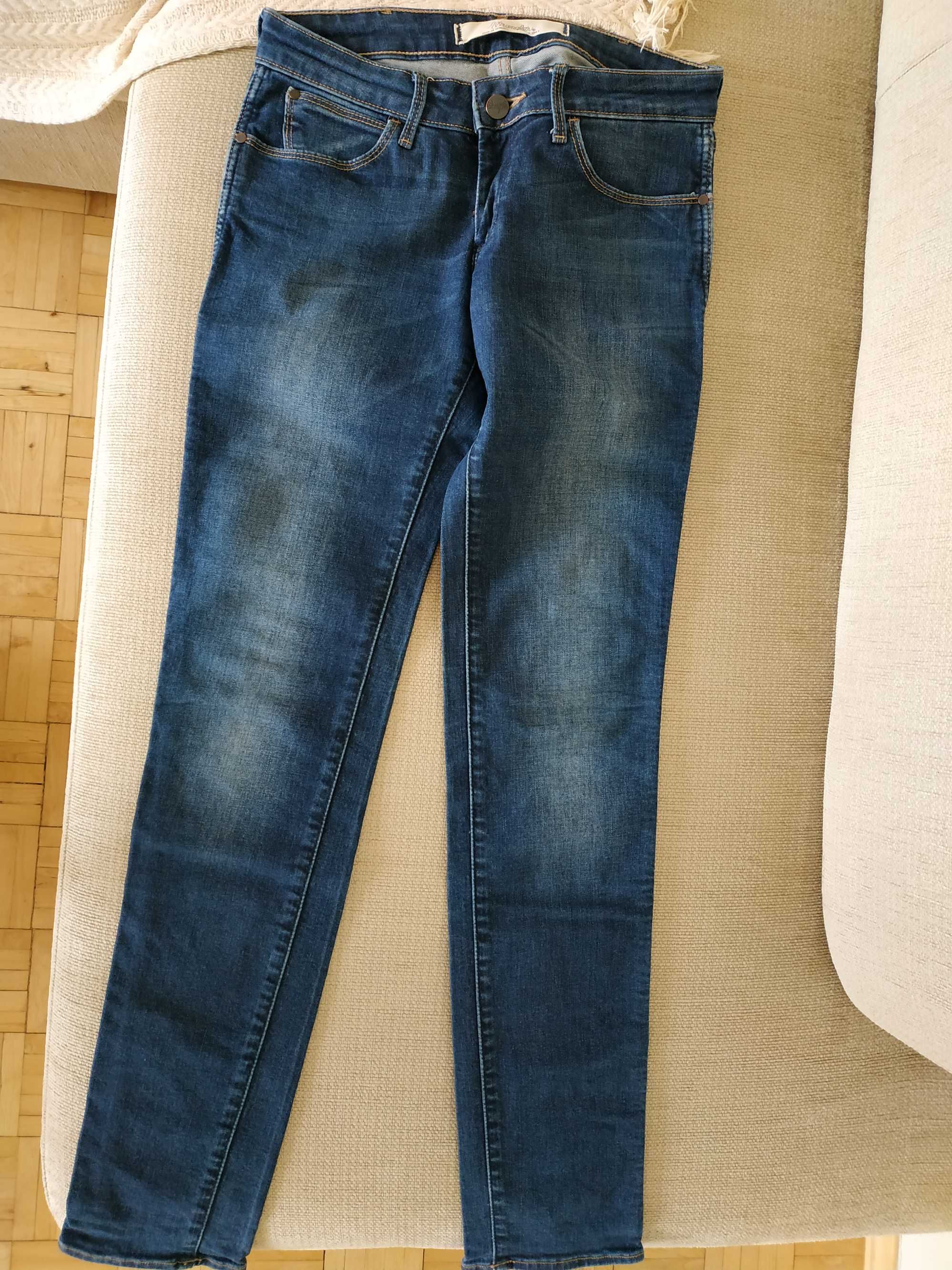 granatowe jeansy wrangler rozmiar 25/32