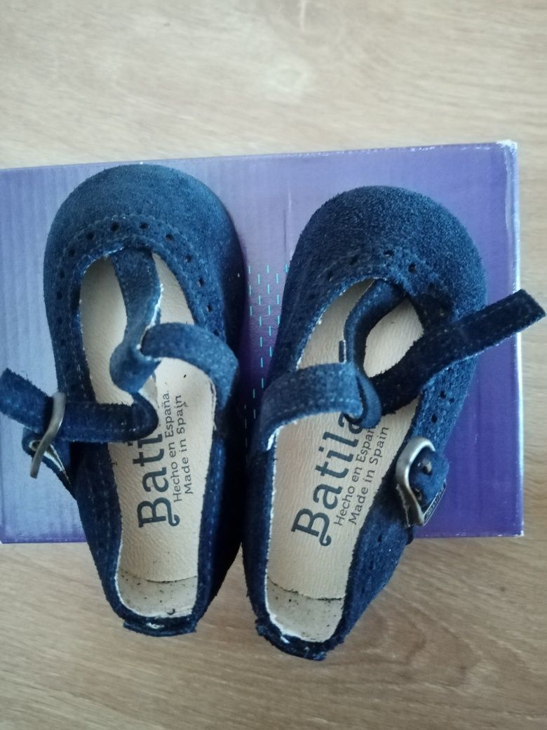 Sapatos arranjados bebe azuis tamanho 18