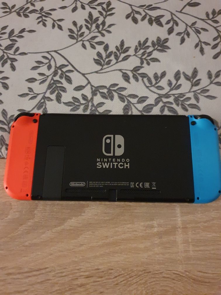 Nintendo Switch v2 komplet plus etui , grip