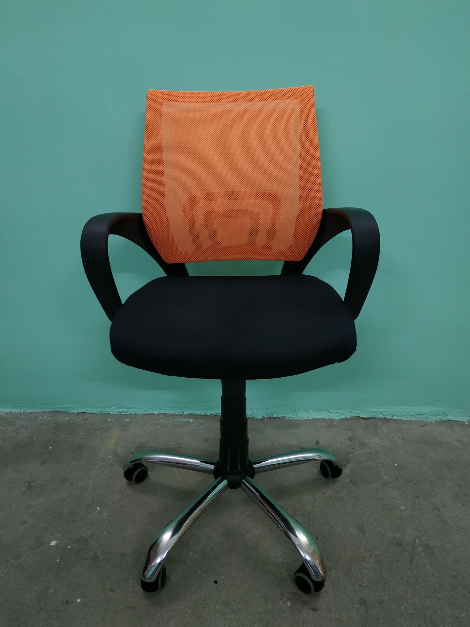 Кресло офисное компьютерное спинка сетка