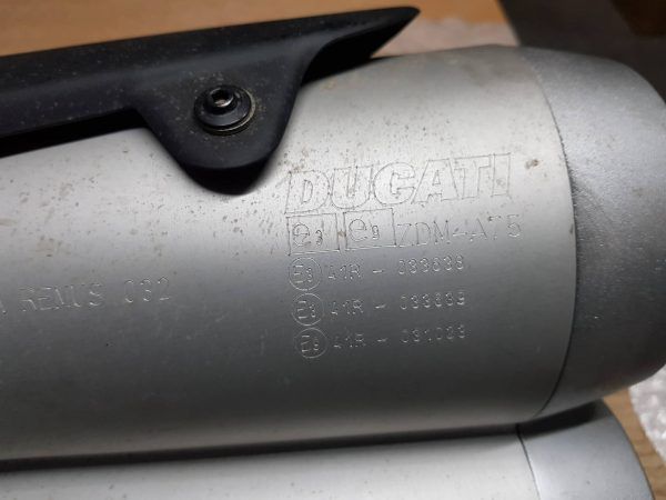 ESCAPE ORIGINAL PARA DUCATI DIAVEL