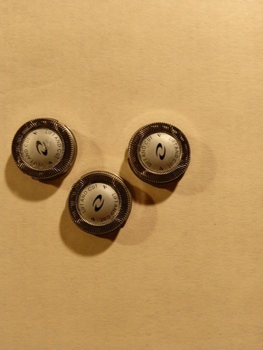 Малые, средние и большие сеточки и ножи .И много других вариантов.От