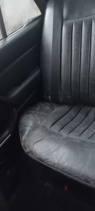 Vendo Mercedes 200D w124 às peças