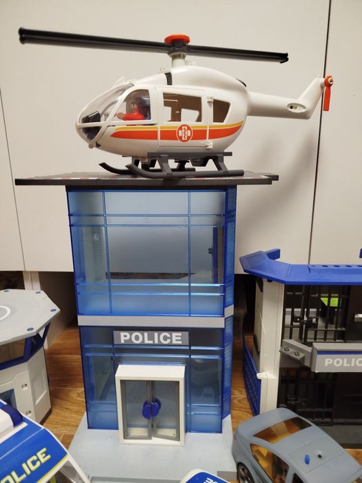 Багато різних машинок Playmobil плеймобіль