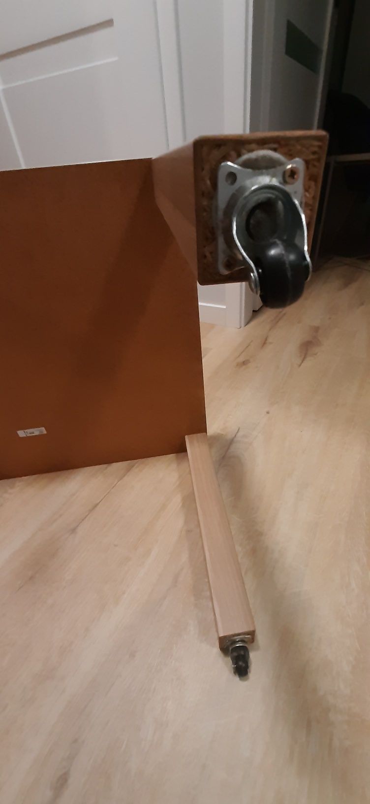 Stolik IKEA Lack 55x55 grubość 45 mm na kółkach