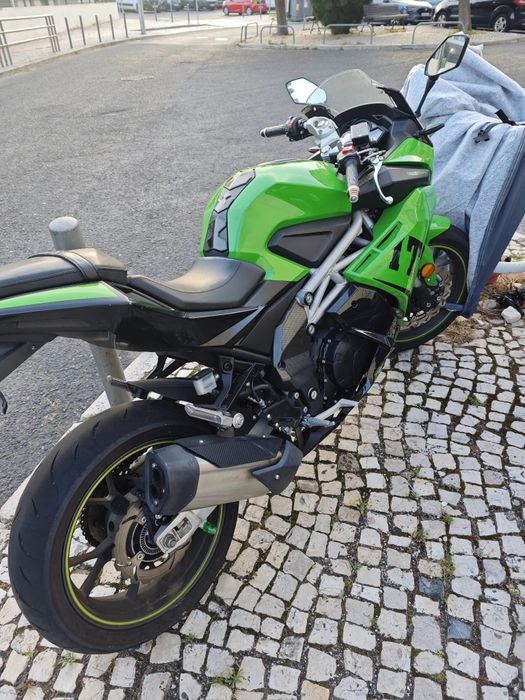 Moto desportiva MITT 400 cc