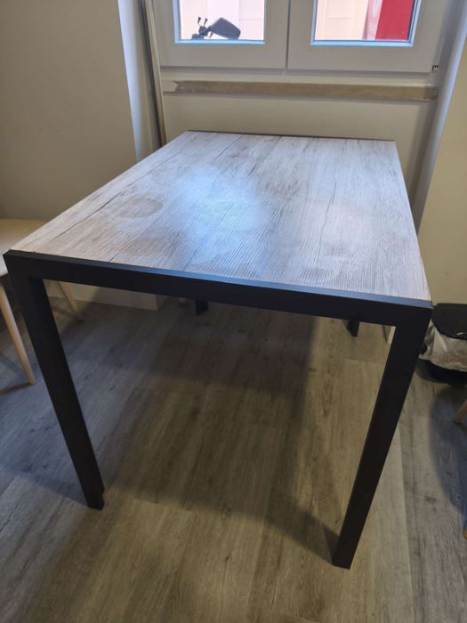 Mesa para refeição ou jantar