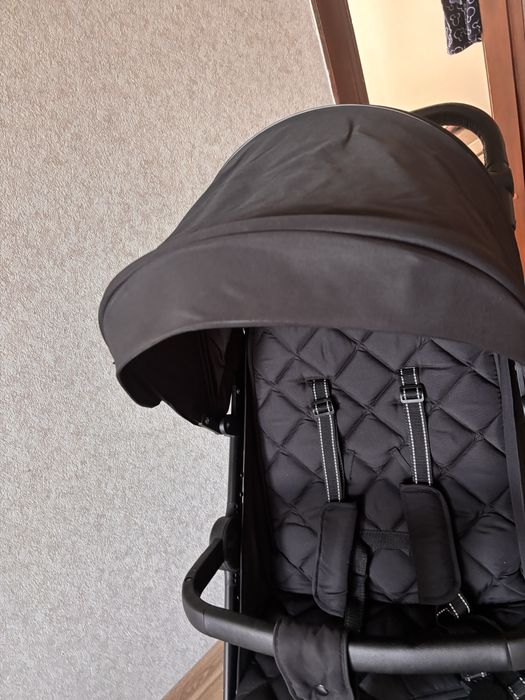 Прогулянкова коляска Carrello Bravo