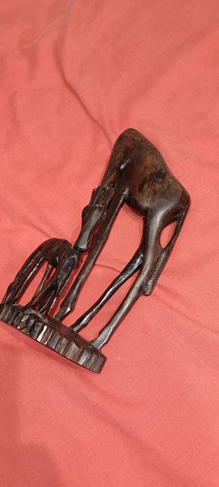 Estátua de madeira de Girafa