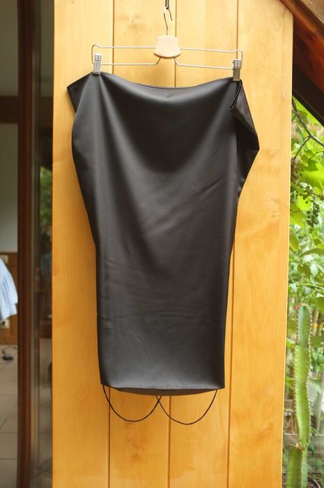 czarna satynowa bieliźniana sukienka NA-KD mini woda slippery