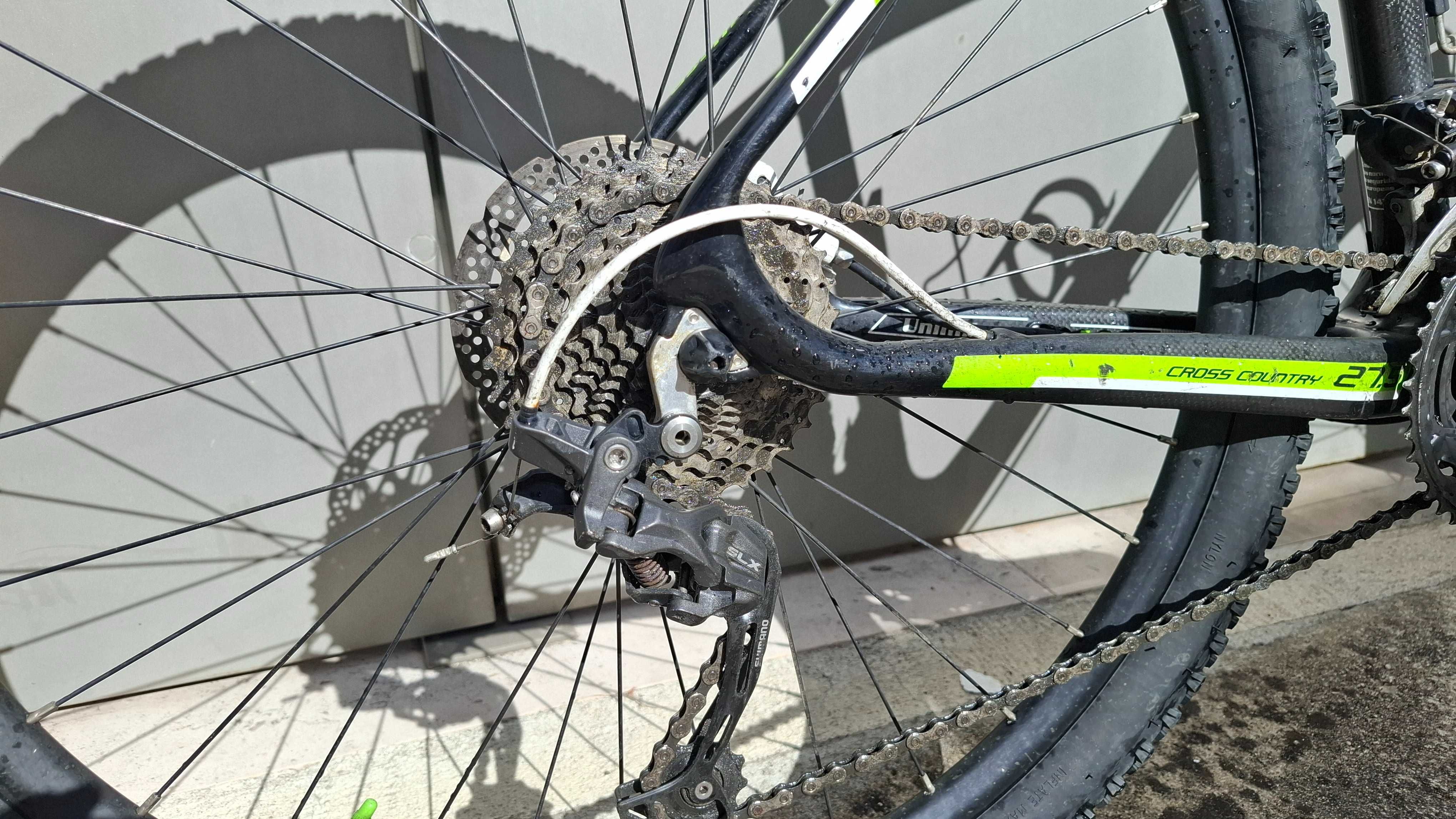 Bicicleta cross country 27.5 com quadro em carbono
