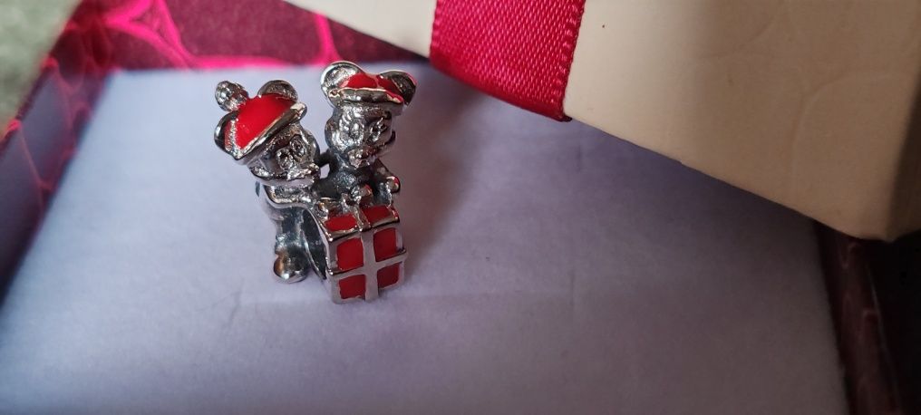 Pingente para pulseira Pandora. Minnie e Mickey Natal
